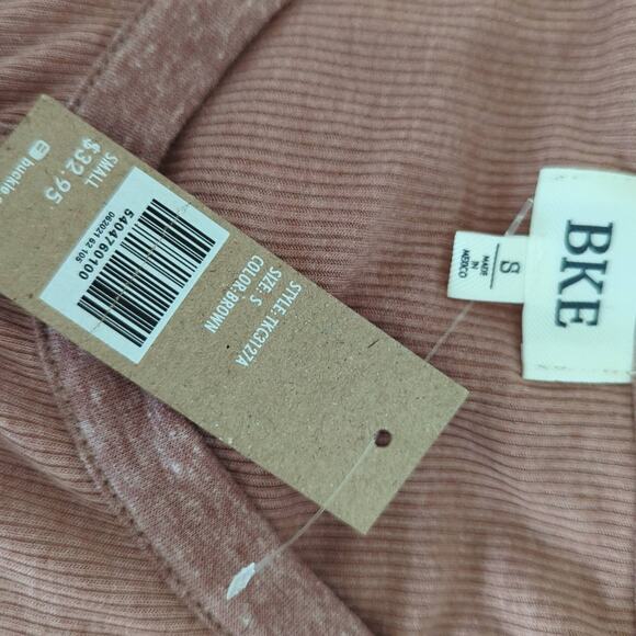 NWT BKE Women's Dusty Pink Ribbed Henley Button Down Short Sleeve Top Small NEW - Picture 3 of 6